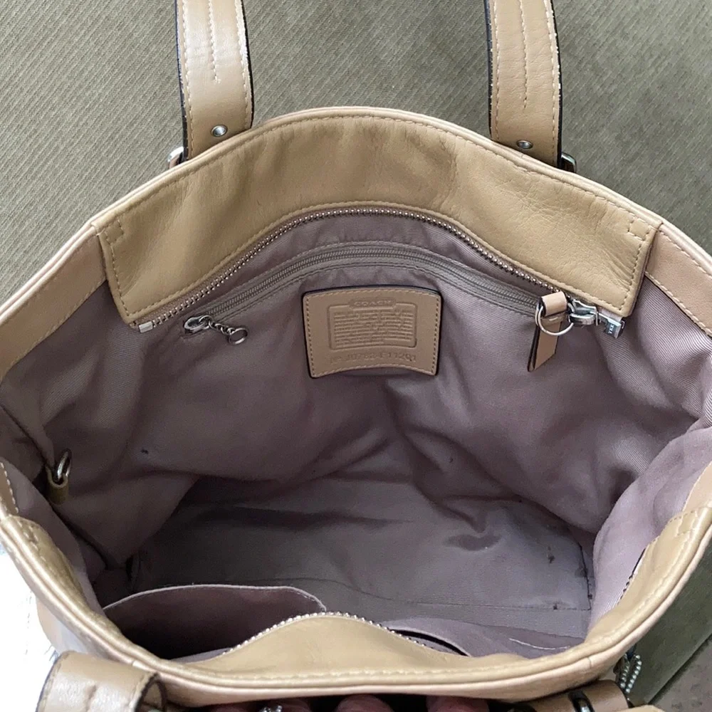 Coach Shoulder Bag - Picture 4 of 6
